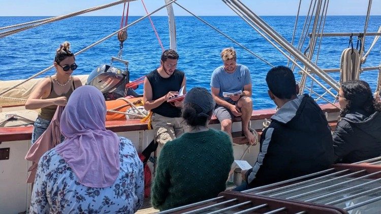 I giovani del Bel Espoir in navigazione nel Mediterraneo