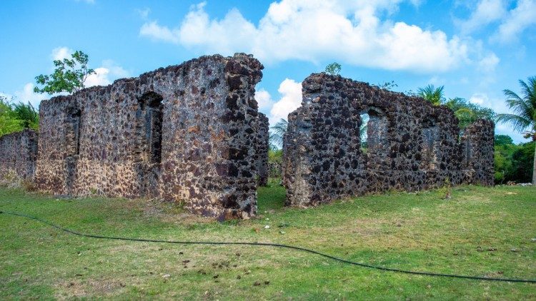 Ru&iacute;nas da casa de pedra de S&atilde;o Jo&atilde;o Lostau ou Lost&atilde;o Navarro, um dos Santos M&aacute;rtires do Brasil (Foto: @ednaldoliins)