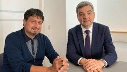 Wolfgang Peschorn (r.) im Gespräch mit Stefan Hauser (l.)