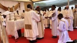 Cabo Verde - Ordenação sacerdotal de Daniel Jorge Furtado dos Reis, da Diocese de Santiago