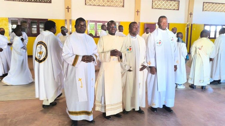 Leandro José Langa, na sua Ordenação sacerdotal, em Lalaua (Nampula, Moçambique)