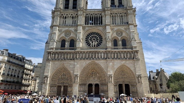 Peregrinação à Catedral Notre Dame de Paris (França)