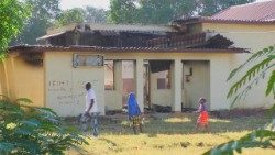 2025.07.09 Hospital local vandalizado durante os tumultos em Lalaua (Moçambique)