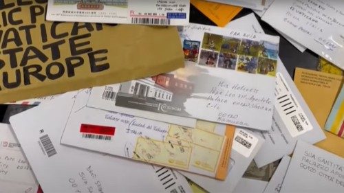 Todos os dias 100 kg de correspondência para o Papa Leão
