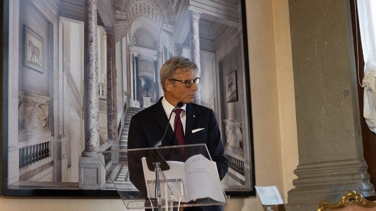 El Embajador de Italia ante la Santa Sede, Francesco Di Nitto.