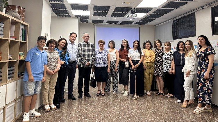2025.07.10 Hrayr Djebejian visita la comunità armena di Barcelona