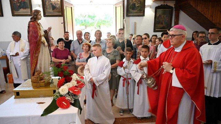 Zadarski nadbiskup Milan Zgrablić predvodio zavjetnu svetkovinu sv. Nediljice u Vrani (Foto: Ines Grbić)