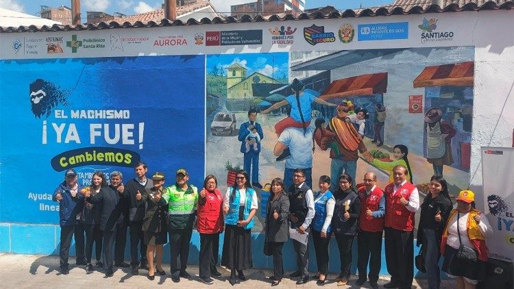 Un mural creado en Cuzco, Perú: la ONG Apurimac junto con instituciones y comunidades locales contra los estereotipos del «machismo»