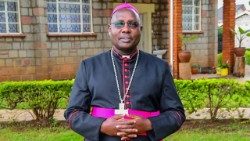 Askofu John Kiplimo Lelei alizaliwa tarehe 15 Agosti 1958 huko Soy, Jimbo Katoliki Eldoret. Mwaka 1985 akapewa Daraja Takatifu ya Upadre. Tarehe 27 Machi 2024 akateuliwa kuwa Askofu Msaidizi na kuwekwa wakfu 25 Mei 2024.