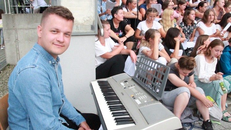 नई सहस्राब्दी के कार्य फाउंडेशन के, पूर्व छात्र और लाभार्थी 