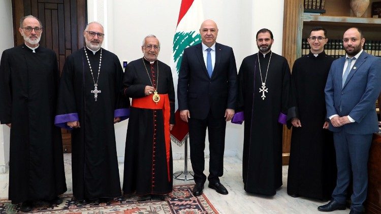 2025.07.12 Il Patriarca Minassian invita il Presidente Aoun alla cerimonia di canonizzazione di Maloyan