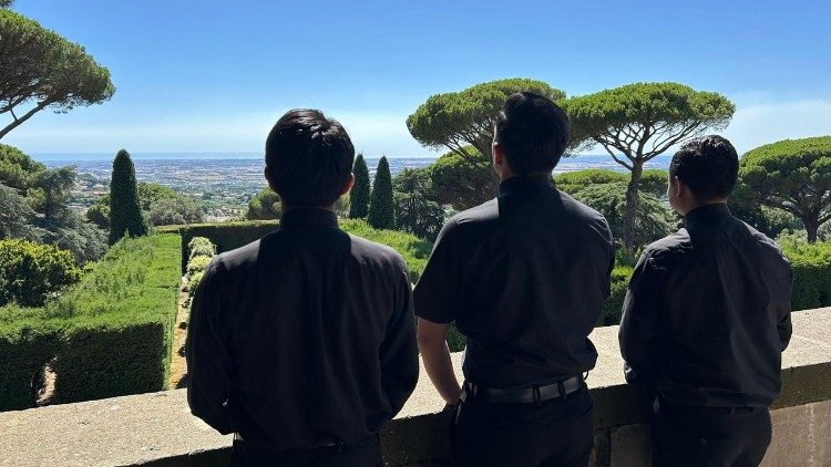 Los tres seminaristas voluntarios en Borgo Laudato si' harán una experiencia de un mes.