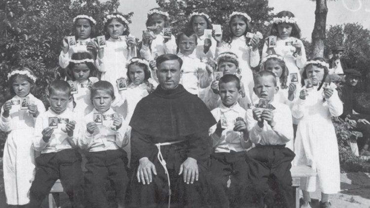 Отец Недялко Романов