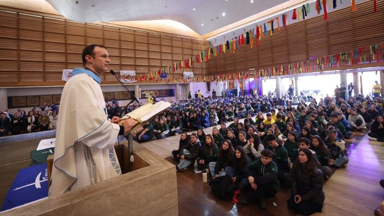 Envío de los misioneros en la Iglesia del Sagrado Corazón del campus San Joaquín
