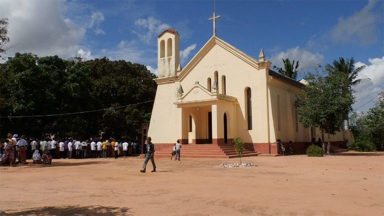 Igreja-Capela do Imaculado Coração de Maria de Anchilo (Nampula) celebra 75 anos numa solene Missa presidida pelo arcebispo de Nampula, D. Inácio Saúre