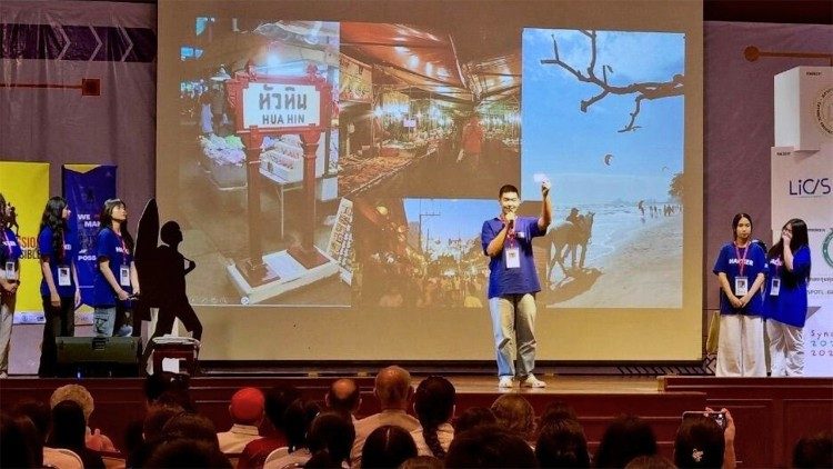 Student hackers from Hua Hin Vittayalai School pitch their social innovation during MISSION POSSIBLE Youth Social Hackathon Season 2 in Thailand, July 2025.