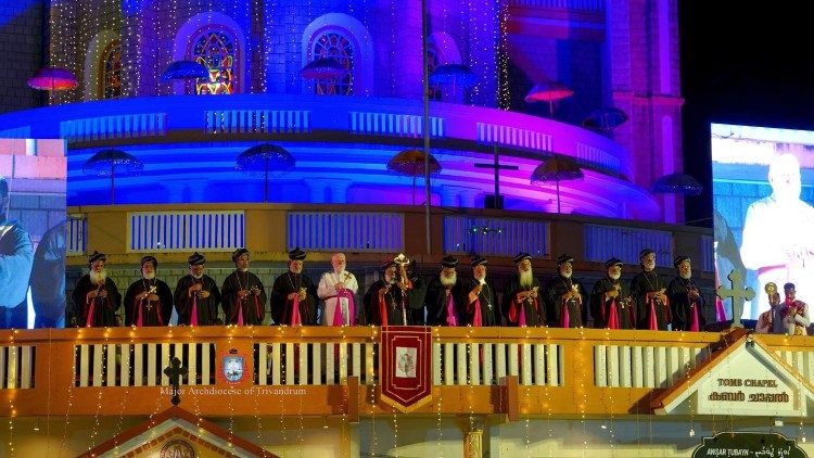 L'archevêque Paul Richard Gallagher préside la messe des 72èmes célébrations de Mar Ivanios en Inde.