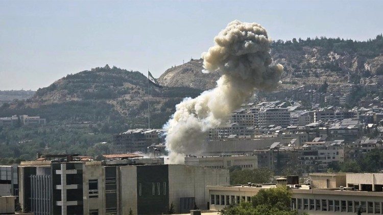 Bombardamento sul palazzo presidenziale di Damasco