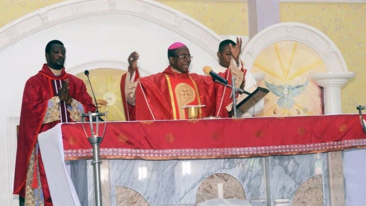 Gabriel Dunia, Bischof von Auchi, Nigeria