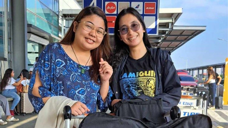 Deux des jeunes femmes en partance pour le Jubilé, soutenues par Idente Youth