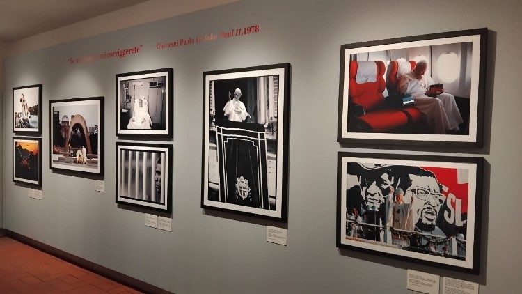 Фотавыстава, прысвечаная святому Яну Паўлу ІІ