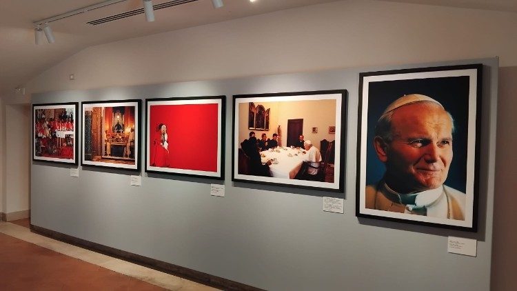 Фотавыстава, прысвечаная Яну Паўлу ІІ. 