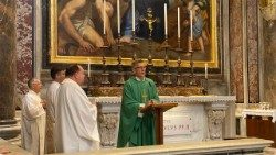 2025.07.17 Ks. Piotr Bajor przewodniczący czwartkowej Mszy św. przy grobie św. Jana Pawła II