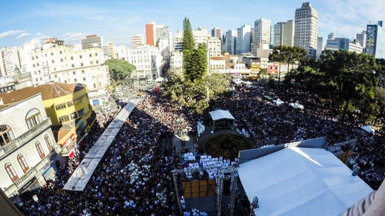 Celebrando de Corpus Christi na Catedral Basílica Menor de Nossa Senhora da Luz dos Pinhais, em Curitiba