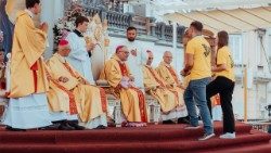 2025.07.21नई सहस्राब्दी के कार्य फाउंडेशन के दो हज़ार से ज़्यादा छात्रवृत्ति धारक शनिवार को जस्ना गोरा में एकत्रित हुए