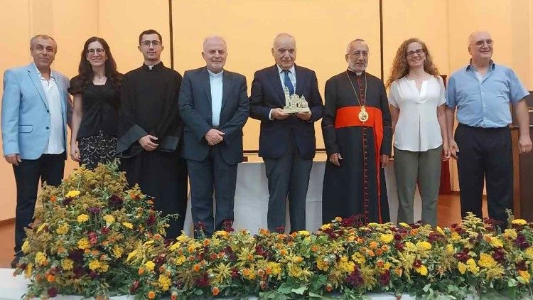 Ռաֆայէլ Պետորս ԻԱ Կաթողիկոս Պատրիարքը,  Մշակոյթի Նախարար Ղասսան Սալամ