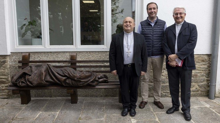 Presentación de la escultura "Homeless Jesus".