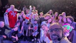 Don Roberto Fiscer è parroco della Santissima Annunziata del Chiappeto, nel quartiere Borgoratti di Genova.