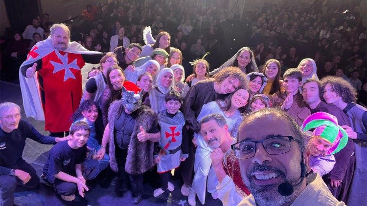 Don Roberto Fiscer è parroco della Santissima Annunziata del Chiappeto, nel quartiere Borgoratti di Genova.