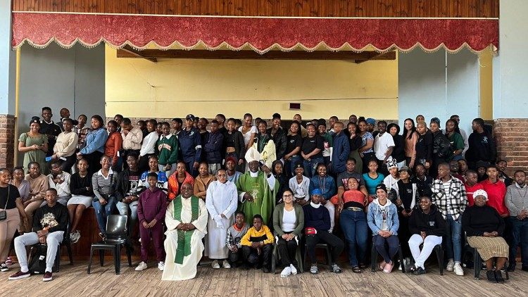 Bishop Vanqa with young people from the Diocese of Queenstown 