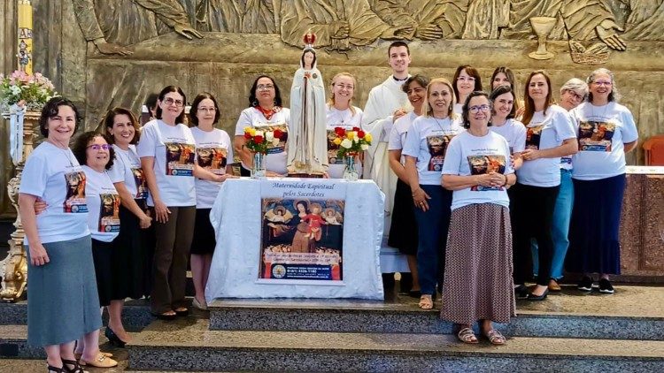 Maternidade Espiritual pelos Sacerdotes: dom silencioso e discreto.