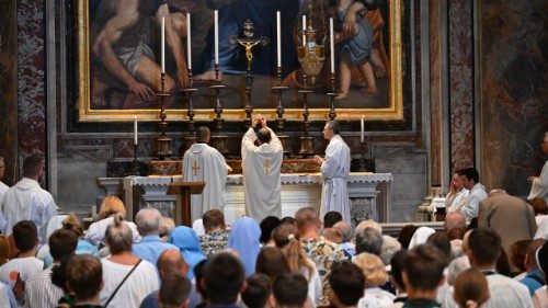 Ks. Cisek przy grobie św. Jana Pawła II: Bóg nigdy nie przestał tęsknić za człowiekiem