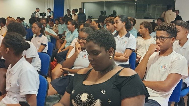 Jovens na 7ª edição do Festival de Literatura-Mundo do Sal