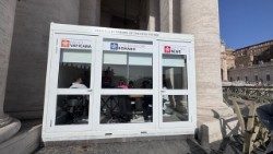 Le studio des médias du Vatican dans le bras de Charlemagne.