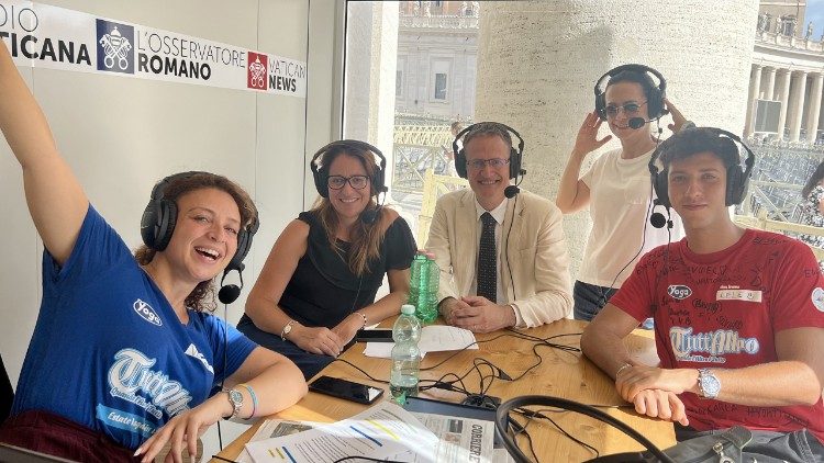 Vatikano radijo žurnalistai naujoje stotyje Šv. Petro aikštėje 