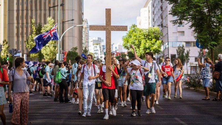 Một nhóm hành hương giới trẻ