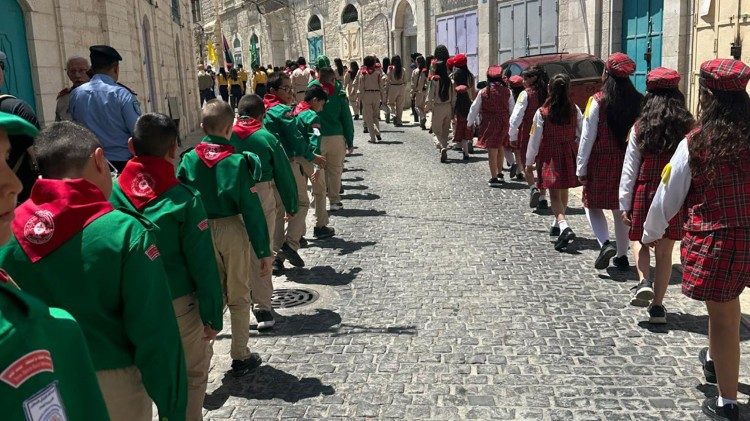 La procesión para la entrada del Custodio de Tierra Santa en Belén 