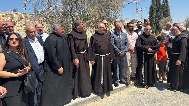 La procesión para la entrada del Custodio de Tierra Santa en Belén 