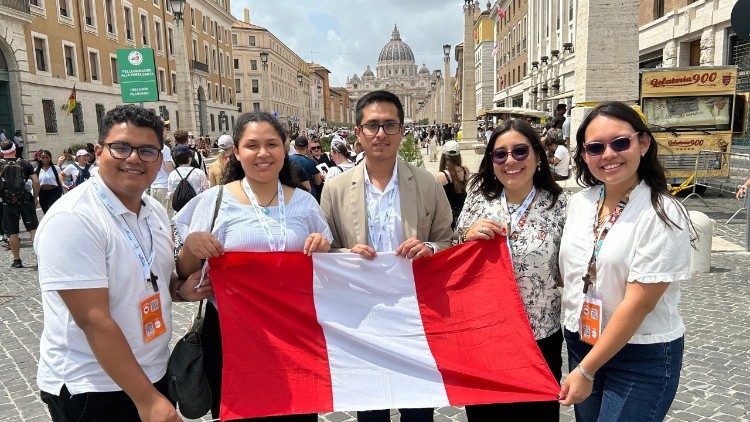 Young faithful of Peru 