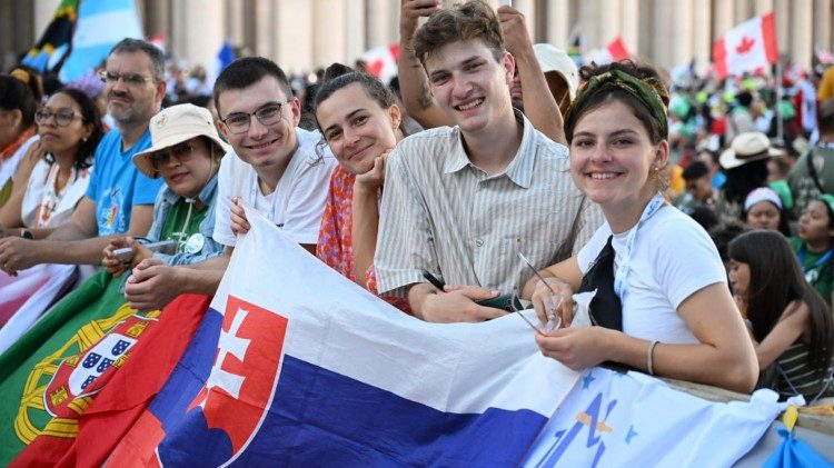 Alcuni ragazzi che partecipano al Giubileo dei giovani