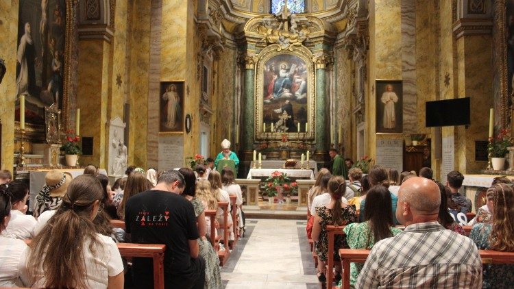 Msza św. w Rzymie pod przewodnictwem bp. Roberta Chrząszcza (Natalia Pieśniewska, Kościół i Hospicjum św. Stanisława BM w Rzymie)