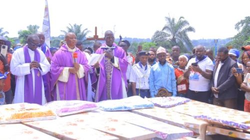 Massacre dans l'église de Komanda, le vicaire invite à prier pour la paix