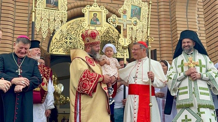 Na cidade de Lutsk, o Cardeal teve importantes encontros com líderes da Igreja Greco-Católica Ucraniana e da Igreja Ortodoxa da Ucrânia, refletindo sobre a necessidade de unidade, fraternidade e oração comum entre os cristãos. No dia 22, participou da celebração da Festa de Santa Maria Madalena com a comunidade ortodoxa local e foi homenageado com palavras de apreço e reconhecimento.