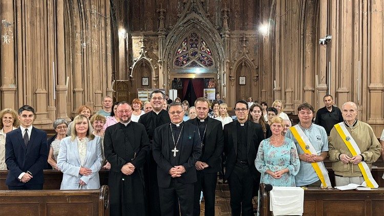 A peregrinação de um Cardeal à terra ferida pela guerra