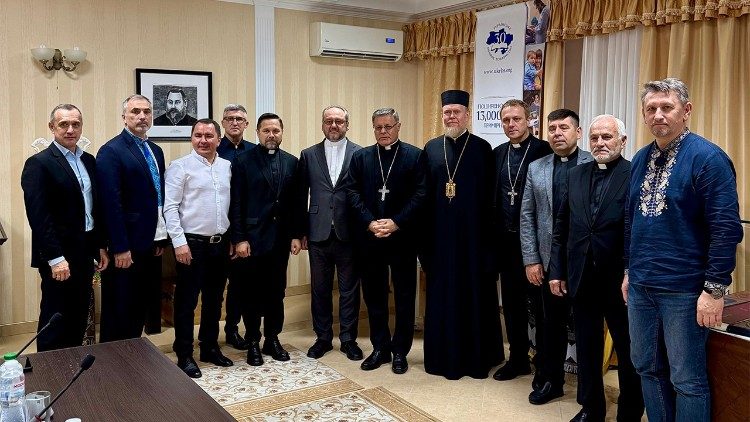 Dom Paulo também visitou o hospital militar de Kiev, onde levou bênçãos e palavras de consolo a soldados feridos, e esteve na Nunciatura Apostólica e na Embaixada do Brasil, tratou da atuação humanitária e espiritual da Igreja em contexto de guerra.