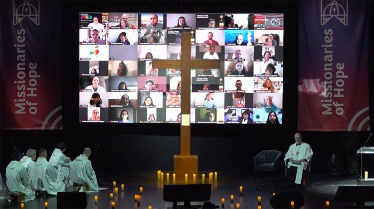 Il palco dell'auditorium Conciliazione per la preghiera ecumenica degli influencer cattolici